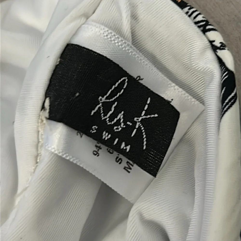 Ris-K Dippin' Daisy's Swell Lotus bikini top size S swim swimsuit